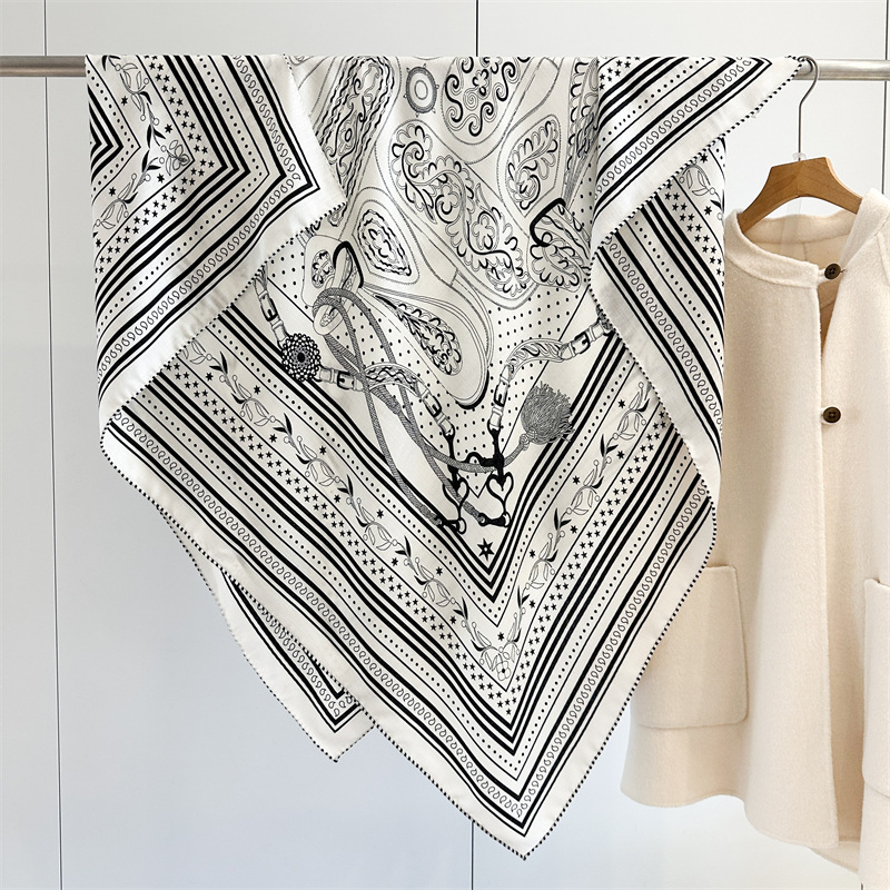 Winter Clothing Hong Kong - وشاح من مزيج الحرير والصوف 135